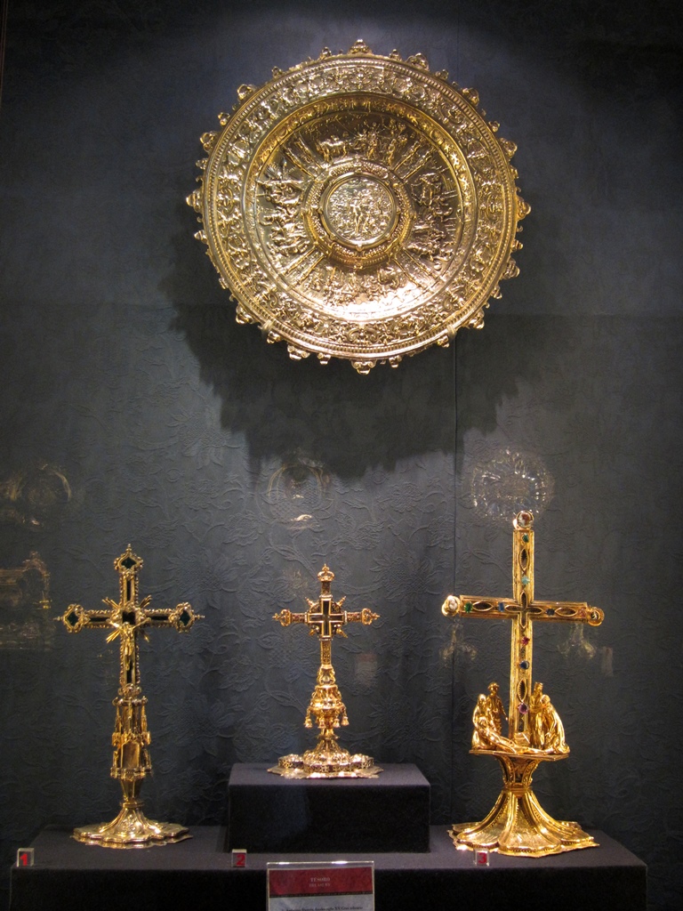 Tray (Antwerp, 16th C.), Crosses (14th-16th C.)